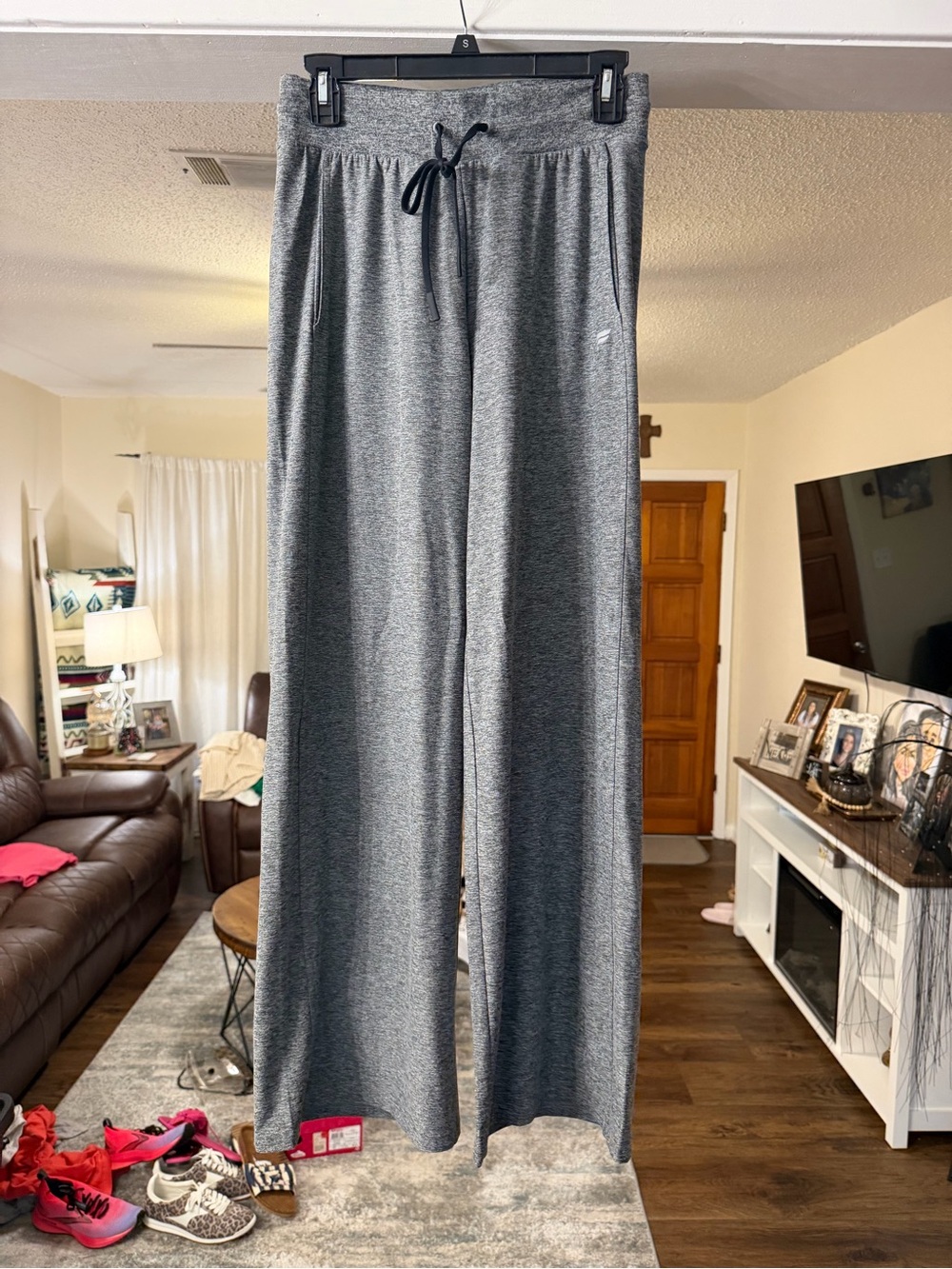 Fabletics Heather Gray Wide Leg Athletic Lounge Pants – Women’s Size Small 🩶